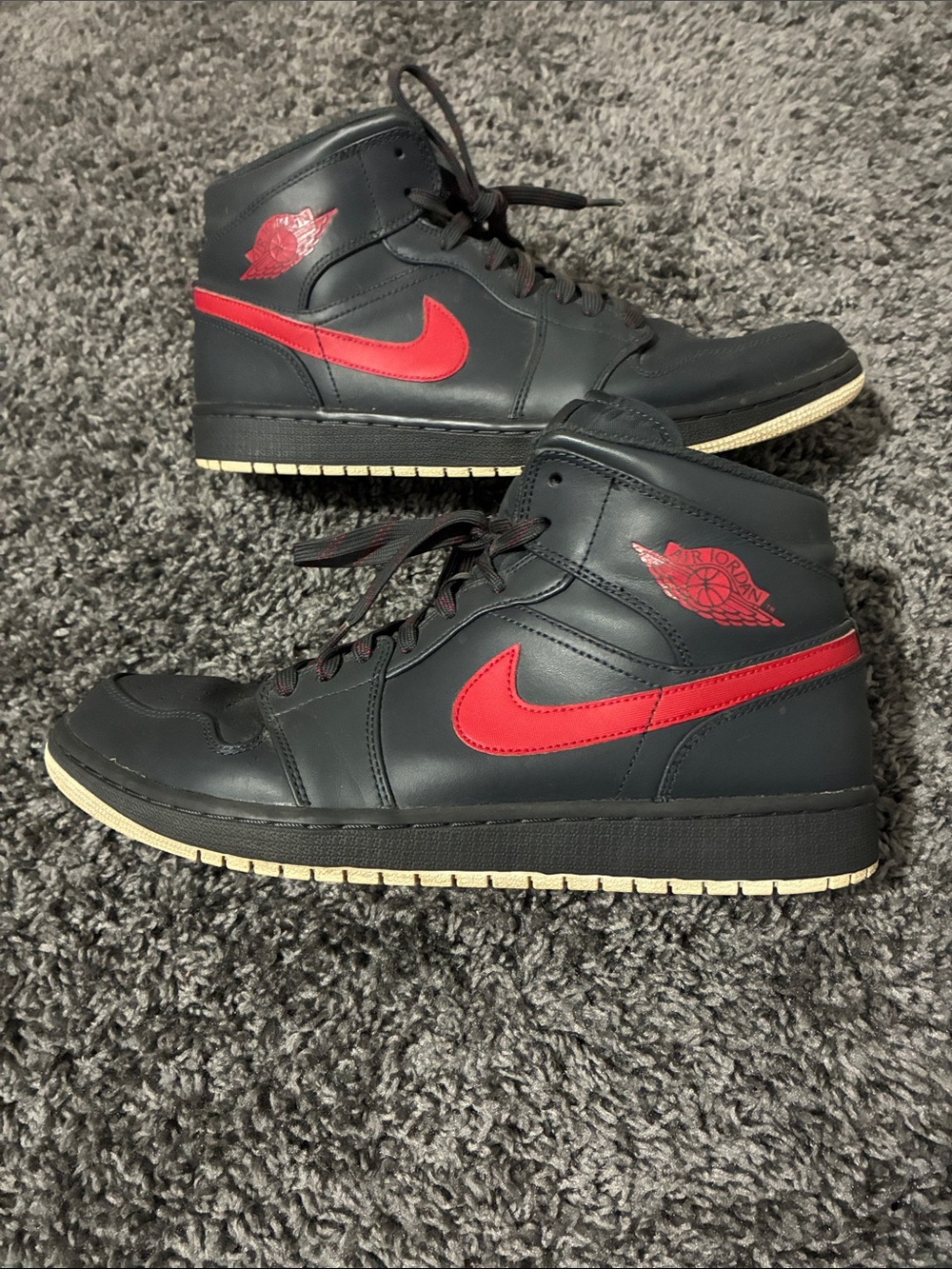 Jordan 1 mid